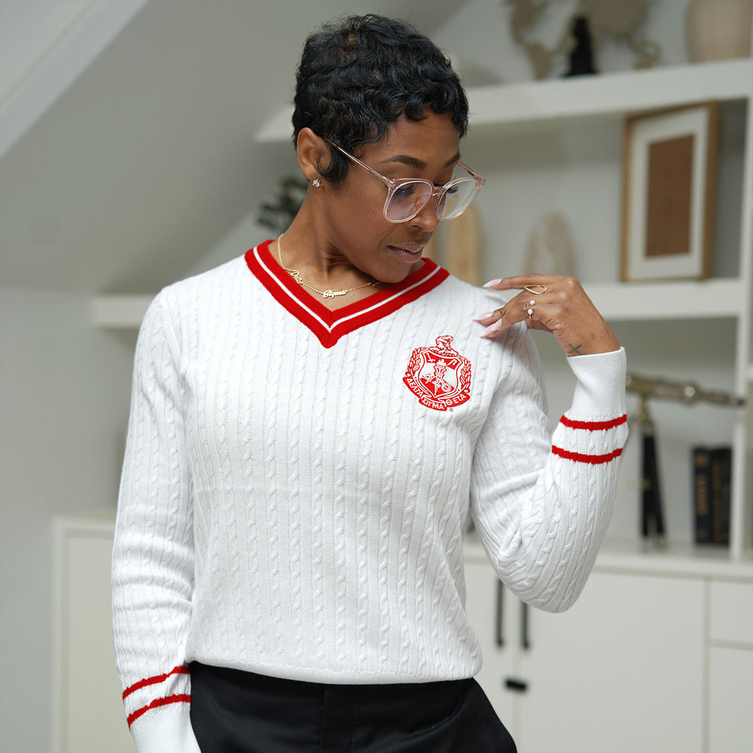 ΔΣΘ White V Neck Sweater